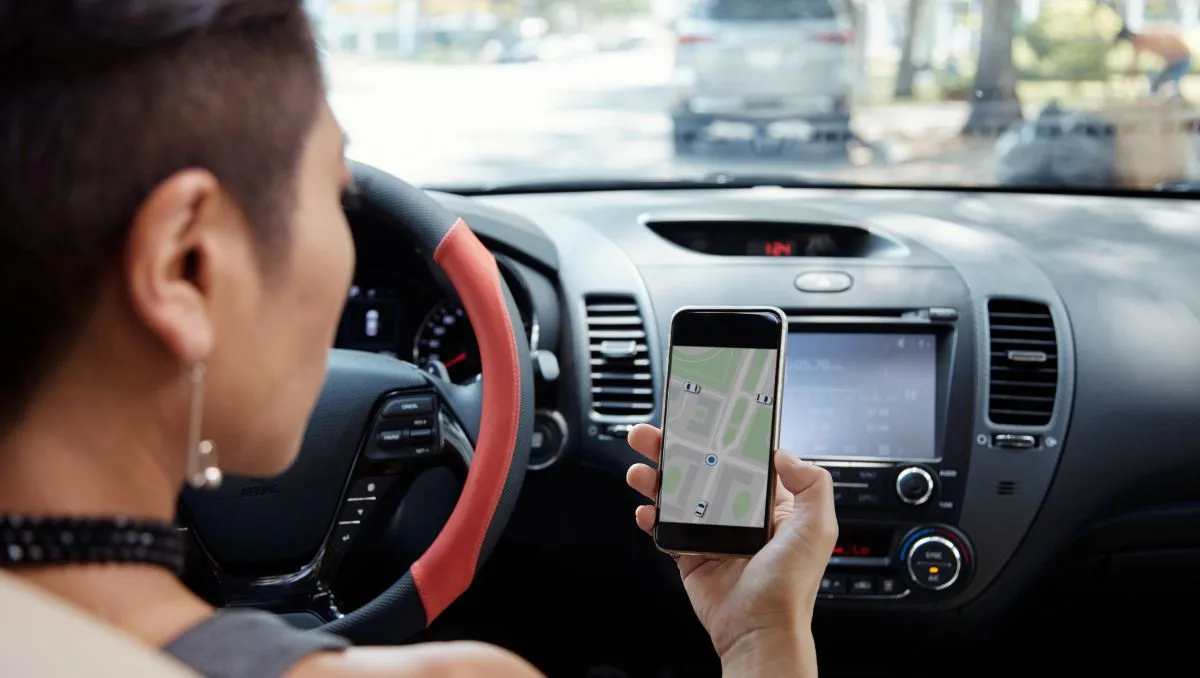 Do-Car-Trackers-Work-When-the-Car-Is-Off