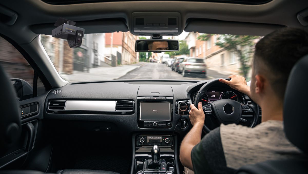 How-Dash-Cam-Works-in-Car