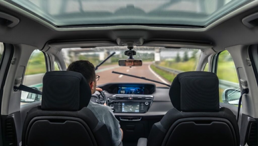 understand-how-dash-cam-works-in-car-is-its-role-in-accident-protection